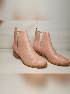 Blush Pink Textured Chelsea Ankle Boots - Women